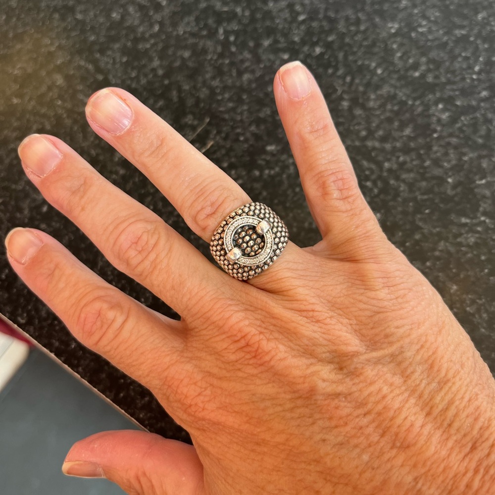 Lagos size 7 caviar ring with circle of diamonds on top